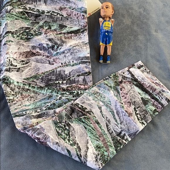 Lululemon wunder under HR tight 25” *f - Picture 3 of 4